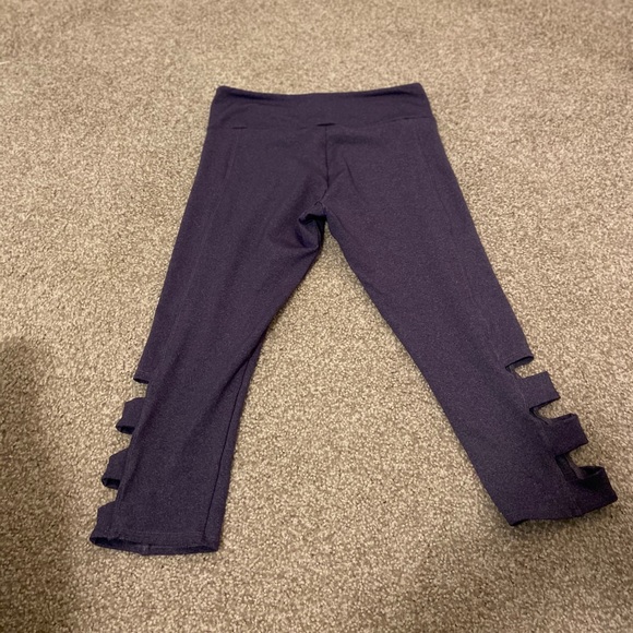 Onzie Heathered Denim Capri Cut Out Leggings - Picture 4 of 6